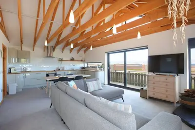 Image de A modern, seafront chalet offering stunning beach views of Belhaven Bay.