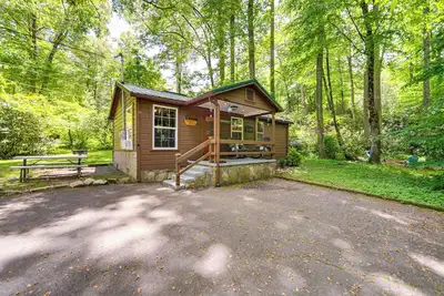 Image de Pet-Friendly Creekside Cabin w/ Pool Access!