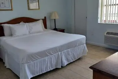 Image de I bedroom condo, beautiful views of bay.