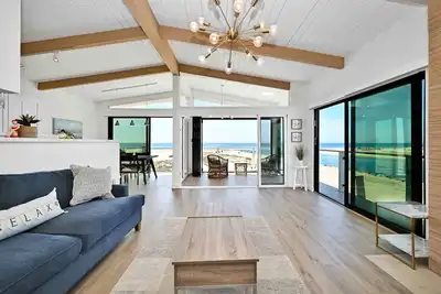 Image de Immaculate Home w/ 180 degree views of the Beach & Ocean