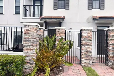 Image de 121kb: 2 Bedroom Townhome in Balmoral Resort - Water Park, Pool, Bar & Grille