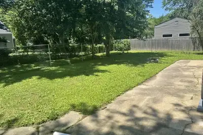 Tranquil Haven: Modern Retreat in Newark