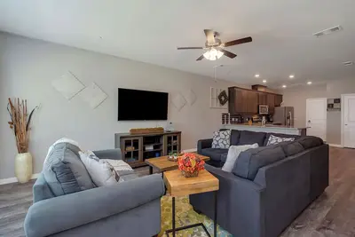 Image de Stunning Townhome Retreat in Denton, Tx - Your Perfect Getaway!