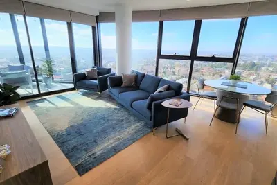 Image de Sky-high South Yarra luxury 2 bed sleeping up to 4