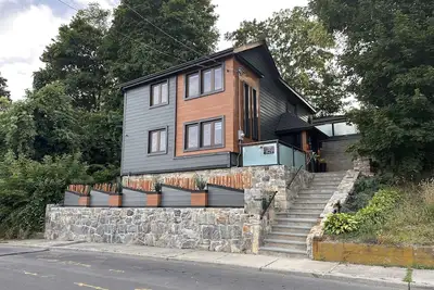 Image de Modern West Point House near Usma - 3 bed, 2 bath with Hot tub & Fire pit!