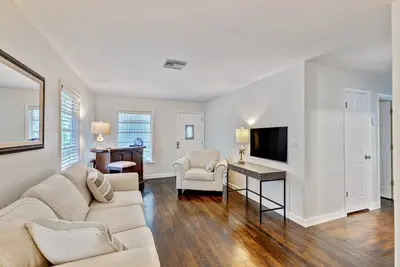 Image de Experience Serene Living: Charming 3/1 Home Walk to New Public Golf Course Wpb! \"