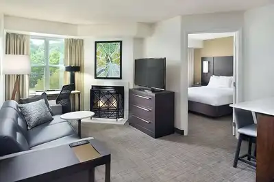 Image de Pleasant Stay! Spacious and Pet-friendly 2br Suite, Free Breakfast, Outdoor Pool