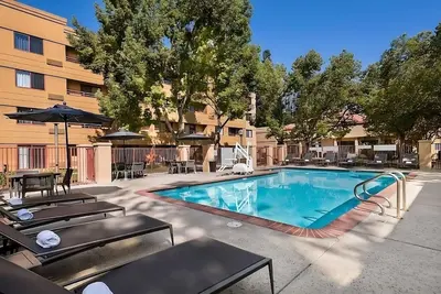 Image de 3 Budget-Friendly Units! Pet-Friendly, Close to The Tech Museum of Innovation