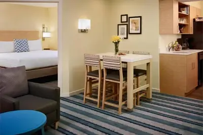 Image de Atlanta's Hidden Gem! 2 Relaxing Units, Fully-equipped Kitchen, Free Breakfast!