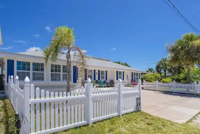 Image de Steps to Beach! Suite Bedrooms, Walk to Restaurants, Shops, Ocean Pier, $300 in Free Tickets Per Day