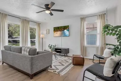 Image de Electric Ave. - 3 Bdr and Hot Tub