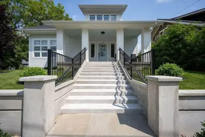 Image de Downtown Dream | Luxe Downtown Home