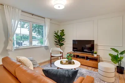 Image de Glen Cove Vacation Rental < 1 Mi to Downtown!