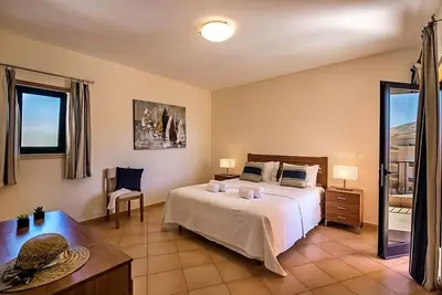 Image de Best Place to Unwind! Full Kitchen, Outdoor and Indoor Pool, Free Parking!