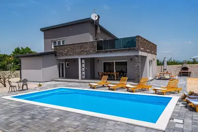 Image de Villa moderne avec piscine privée