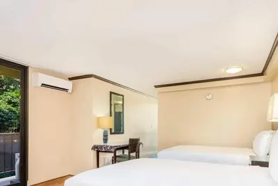 Image de Studio w/Private Lanai and A/C - Bamboo Waikīkī Hotel #510