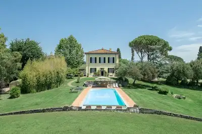 Image de Villa Landi fantastique sur la colline avec piscine pour des vacances reposantes
