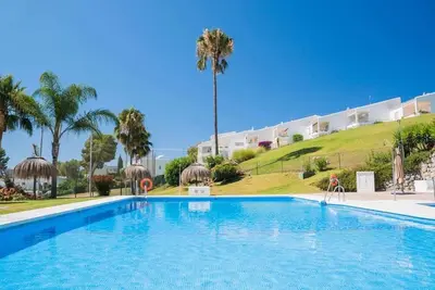 Image de Charmant appartement avec piscine et parking à Marbella, idéal pour couples et petites familles