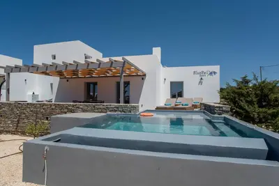 Image de Villa 'Blue Bell Resort Sunrise' avec vue sur la mer, Wi-Fi et climatisation