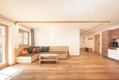Image de Appartement de vacances \"Kofler Zw Den Wänden Apt Zirm\" avec vue sur les montagnes et jardin partagé