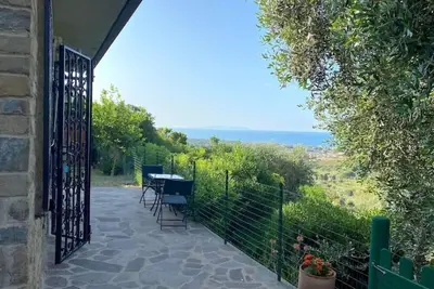 Image de Poggiodoro: small villa in the hills with sea view