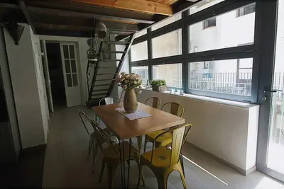 Image de Historic apartment with wide exposure of paintings 5 minutes from the city center
