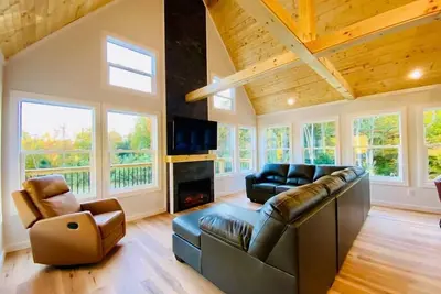 Image de Glencoe Cabin - modern, hot tub, 3 king beds