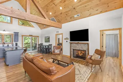 Hilltop Hideaway-NaturalBridge2m/Modern/HotTub/New