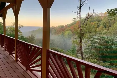Image de Twin Arch Cabin Rrg - Hot Tub! Pet Friendly!