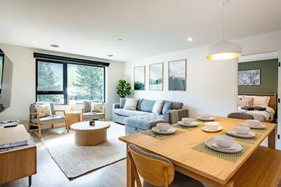 Image de Revy Bliss - Dazzling Condo in the Mountains