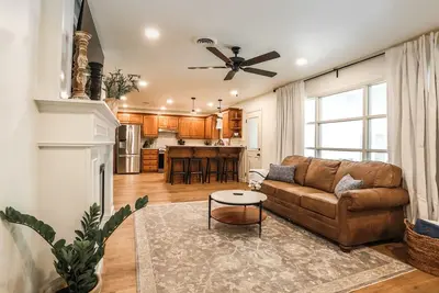 Image de 3 Kings and the Twins 4 Bedroom Remodeled 5 Minutes to Tech