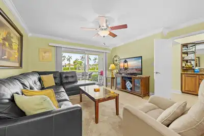 Image de New Listing! Ground Floor Vista Verde East Pond