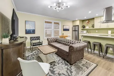 Juniper: 2nd floor, King Beds/Close to A&M