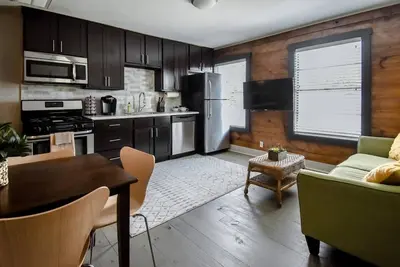 Sully's Loft:Walk to A&M-Comfy King Bed-Cool Style