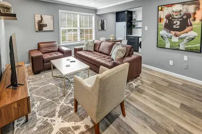 The 12: 1st Floor 2 Bdrm, Walk to A&M, King Beds