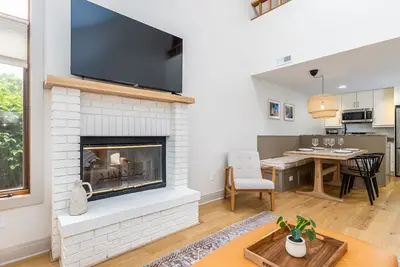 Image de Come Vibe @ Valleywood! 2br Modern Th - Owner's Club Access!