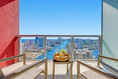 Image de Spacious 2 Bedroom + Sleeps 6 + Pool + Gym