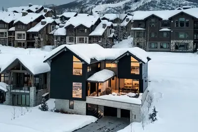 Image de Modern Luxury + Hot Tub + Close to Skiing - Andalusian Lodge