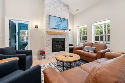 Image de Relax and Recharge in Newly Constructed Classic Door County Cottage
