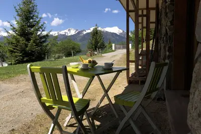 Image de Le petit navette avec vue sur les montagnes