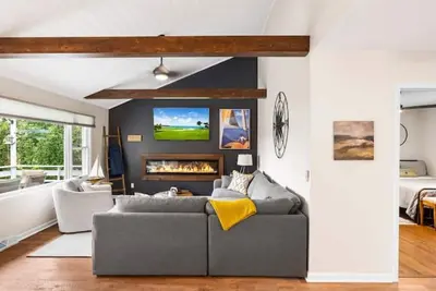 Image de Lake views and minutes from Lawsonia Golf Course and downtown Green Lake.