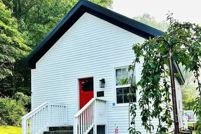 Image de Historic Schoolhouse in Linden w\/ Pool & Hot Tub -- Close to wineries & more!