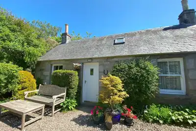 Image de Situated in a Quiet Location With Off-street Parking. Ideal for Couples