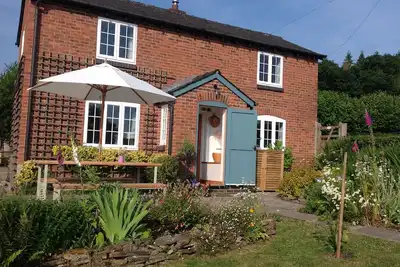 Image de Lower Woodend Cottage, family friendly in Bircher Common