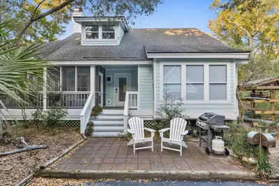 Image de Classic Coastal Carolina Beach House 4 Br 3 Baths Walk to Beach Pet Friendly