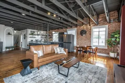 Image de Local Charm Meets Modern Luxury in the North Texas Hill Country - 1. 5hrs to Dfw!