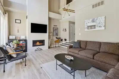 Image de 4 Bedrm Blue Mtn Condo w Sauna on Golf Course