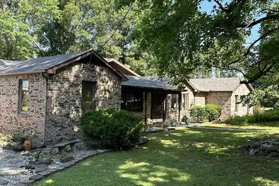 Image de Summertime Fun at the White Squirrel Lodge!