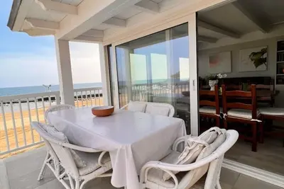 Image de The Seaside Sunrise. 1 minute walk to the beach. Ac