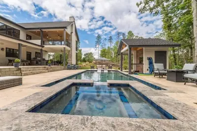 Image de New Luxury House on Lake Hartwell w/ swim up bar